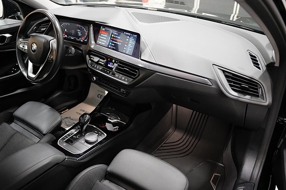 BMW 118i 10 of 24
