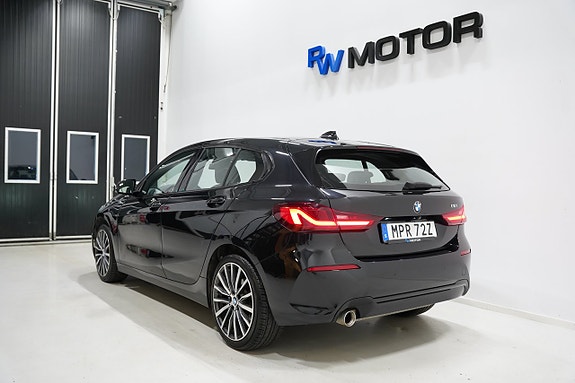 BMW 118i 4 of 5