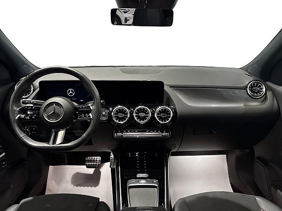Mercedes-Benz GLA250 e 8 of 19