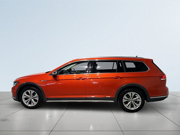 Volkswagen Passat Alltrack 4 of 5