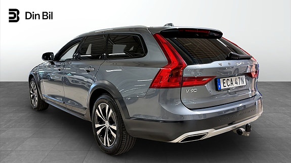 Volvo V90 Cross Country 3 of 5