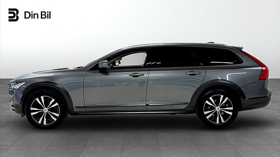 Volvo V90 Cross Country 2 of 5