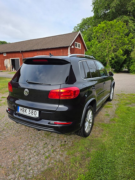 Volkswagen Tiguan 3 of 5