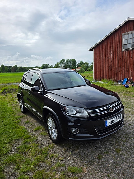 Volkswagen Tiguan 2 of 5