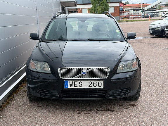 Volvo V50 2 of 5