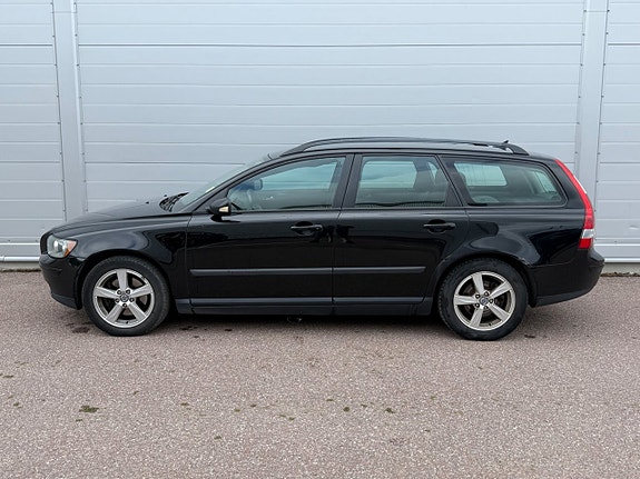 Volvo V50 3 of 5