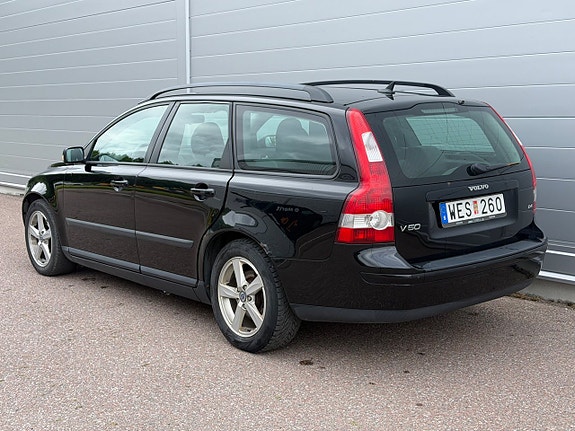 Volvo V50 4 of 5