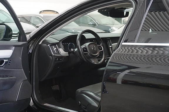 Volvo V90 10 of 29