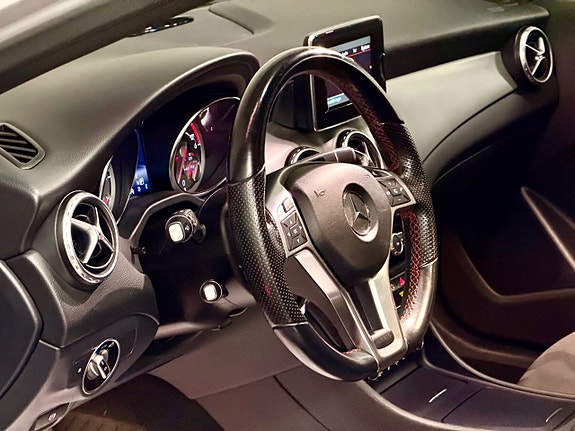 Mercedes-Benz GLA220 11 of 19