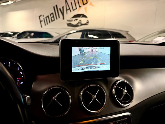 Mercedes-Benz GLA220 17 of 19