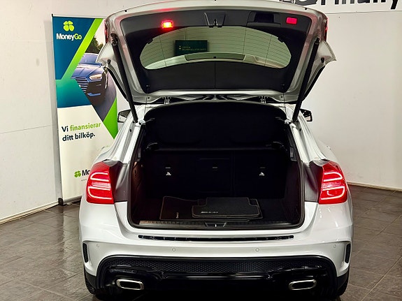 Mercedes-Benz GLA220 16 of 19