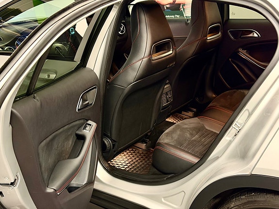 Mercedes-Benz GLA220 15 of 19