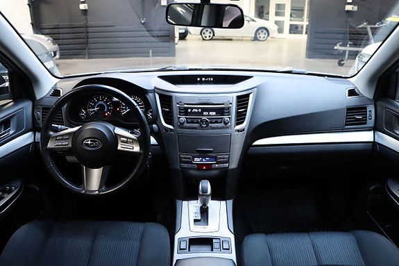 Subaru Legacy 13 of 17