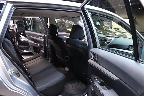 Subaru Legacy 9 of 17