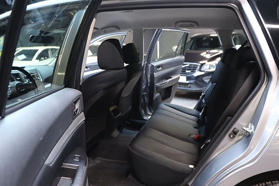 Subaru Legacy 10 of 17