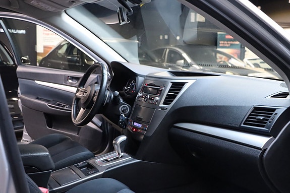 Subaru Legacy 8 of 17