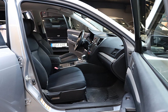 Subaru Legacy 6 of 17