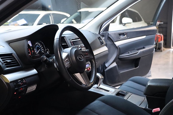 Subaru Legacy 11 of 17