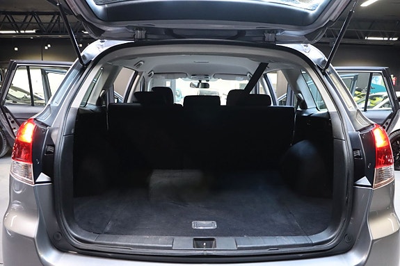 Subaru Legacy 12 of 17