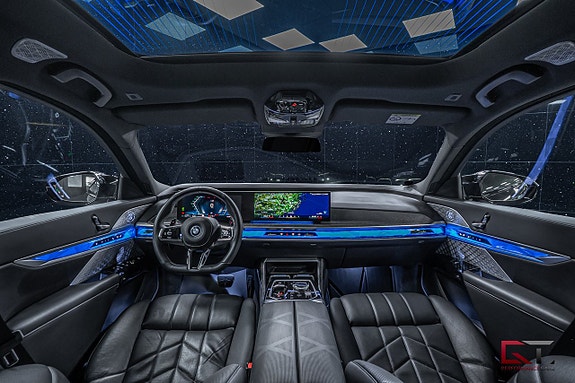 BMW M760e 15 of 25