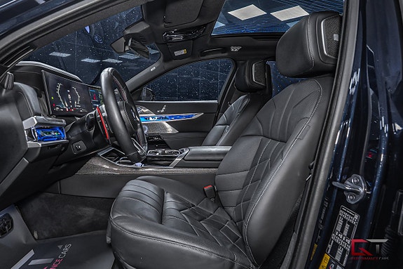 BMW M760e 14 of 25
