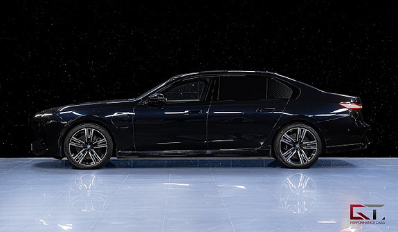 BMW M760e 4 of 5