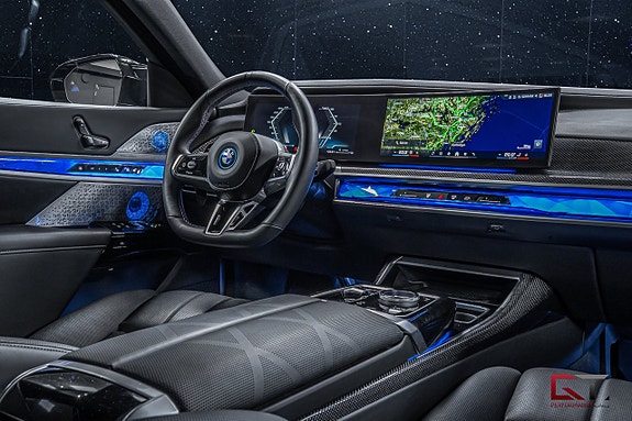 BMW M760e 18 of 25