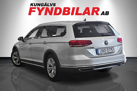 Volkswagen Passat Alltrack 2 of 5