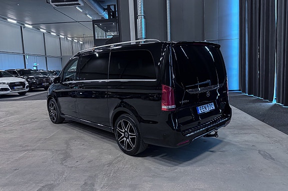Mercedes-Benz V300 5 of 5