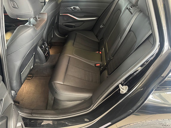BMW 330e 9 of 10