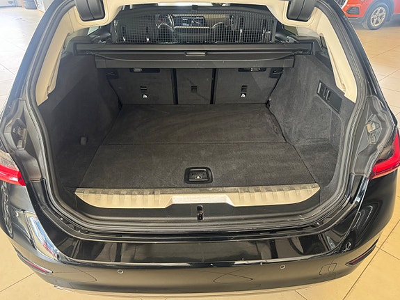 BMW 330e 10 of 10