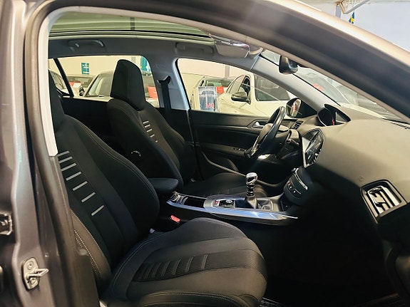 Peugeot 308 13 of 19