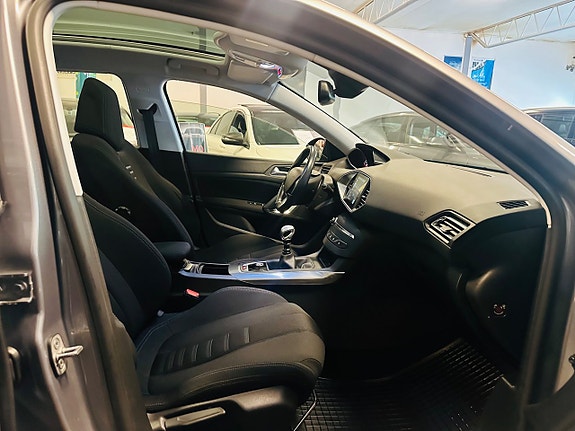 Peugeot 308 12 of 19