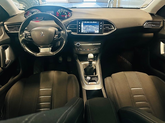Peugeot 308 8 of 19