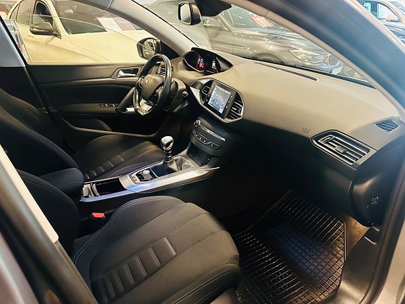 Peugeot 308 14 of 19