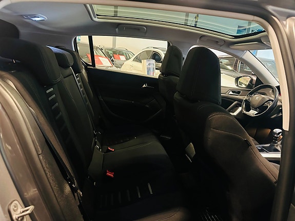 Peugeot 308 16 of 19