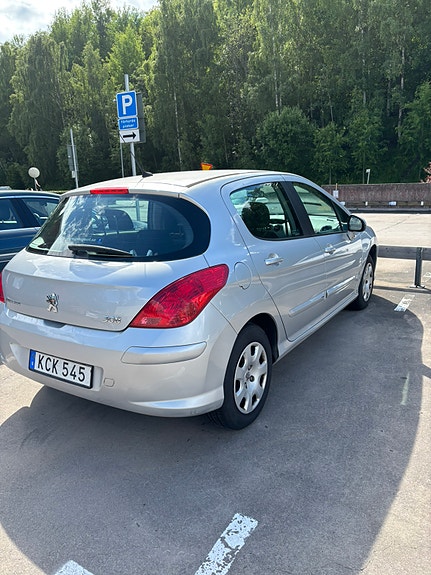 Peugeot 308 4 of 5
