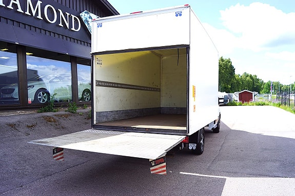 Ford Transit 8 of 17
