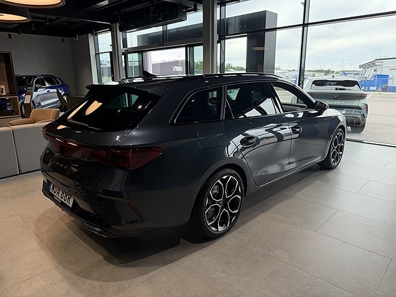 Cupra Leon 3 of 5