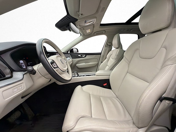 Volvo XC60 12 of 30