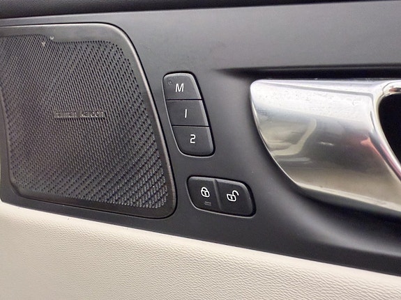 Volvo XC60 15 of 30