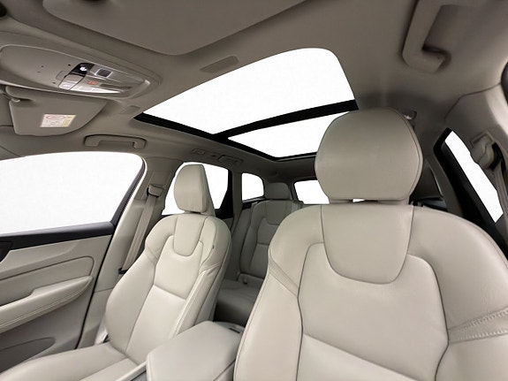 Volvo XC60 13 of 30