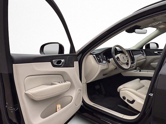 Volvo XC60 11 of 30