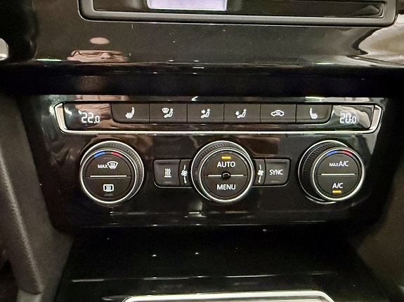 Volkswagen Passat Alltrack 14 of 23