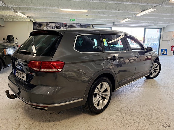 Volkswagen Passat Alltrack 4 of 5