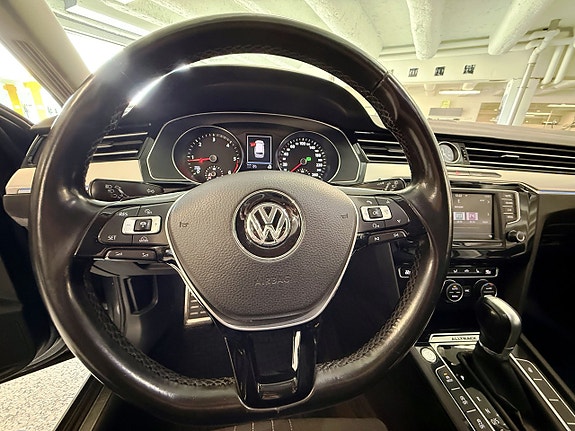 Volkswagen Passat Alltrack 16 of 23