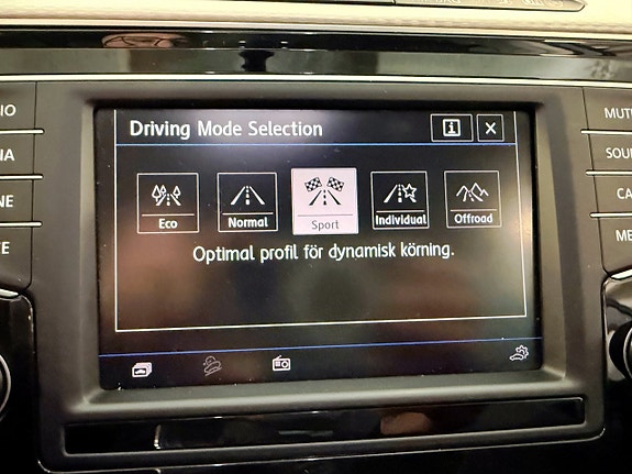 Volkswagen Passat Alltrack 19 of 23
