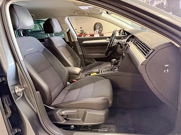 Volkswagen Passat Alltrack 10 of 23