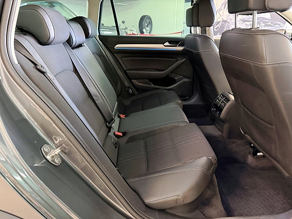 Volkswagen Passat Alltrack 11 of 23