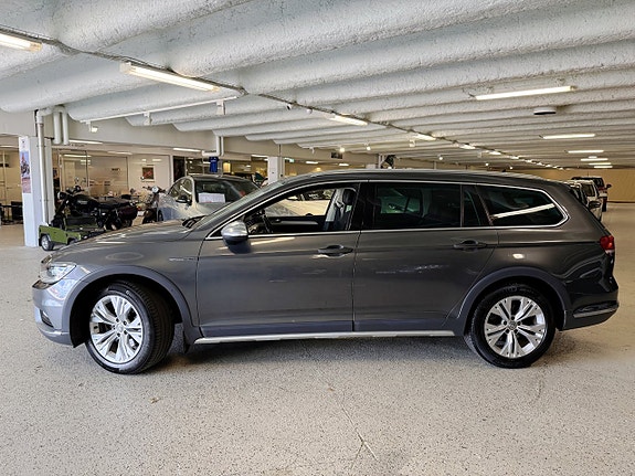 Volkswagen Passat Alltrack 6 of 23